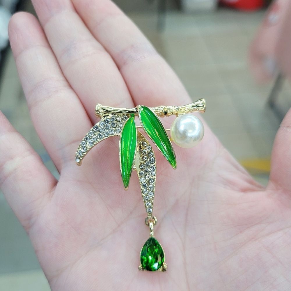 Brand New Booboo Rhinestone Pearl Pin Brooch